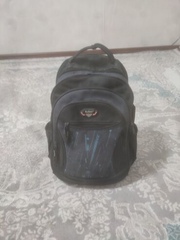 рюкзак в школу: Б/у рюкзак очень хороший,чистый, удобный, подойдёт для чего угодно на