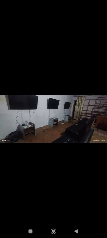 аудио переходник: Игровая приставка PlayStation 4, выполненная в серебристом цвете