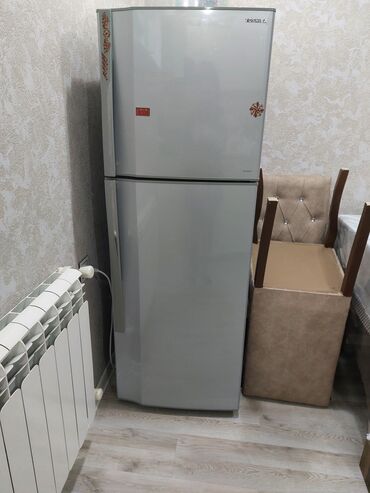 Холодильники: Б/у Холодильник Toshiba, No frost, Двухкамерный, цвет - Серый