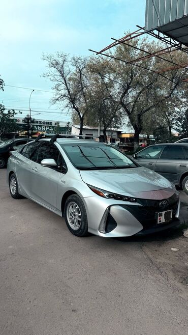 Toyota: Toyota Prius: 2019 г., 1.8 л, Вариатор, Гибрид, Седан