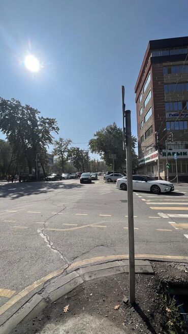 Офисы: Продаю Офис 88 м², Без ремонта, Бизнес центр, 6 этаж — 5