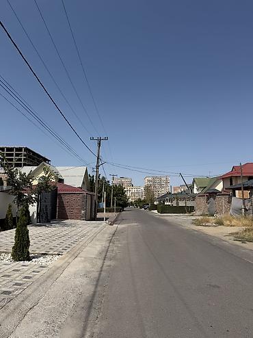 ниже: Таунхаус Характеристики: - Формат: 2-этажный таунхаус с собственной — 4