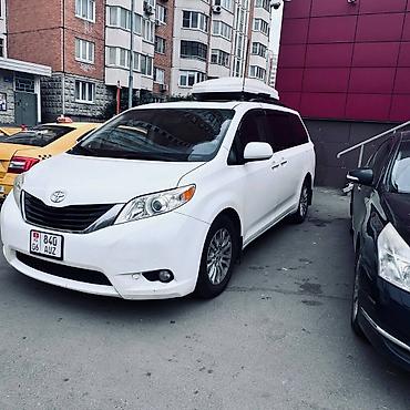 chrysler pacifica: Toyota Sienna: 2011 г., 3.5 л, Автомат — 2