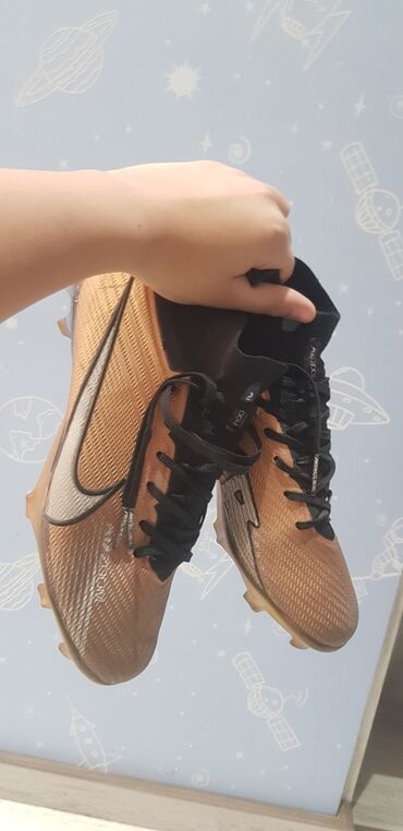 Butslar: Nike air zoom butsisi az qeyinilib ideal veziyetde teze kimi di