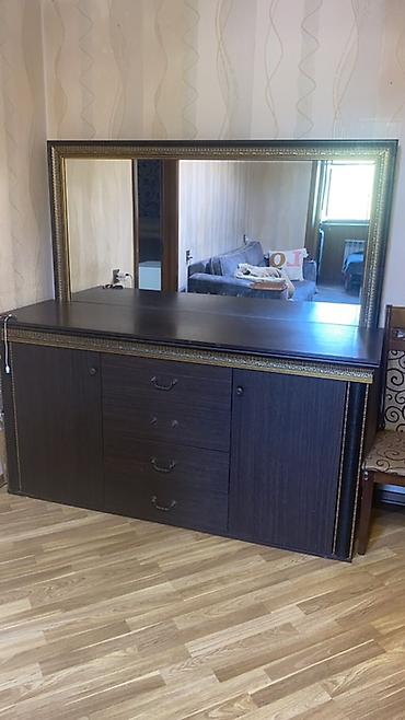 mebel bəzəmək: Geniş güzgülü konsol/komod 100 azn satılır - Material: tünd ağac — 1
