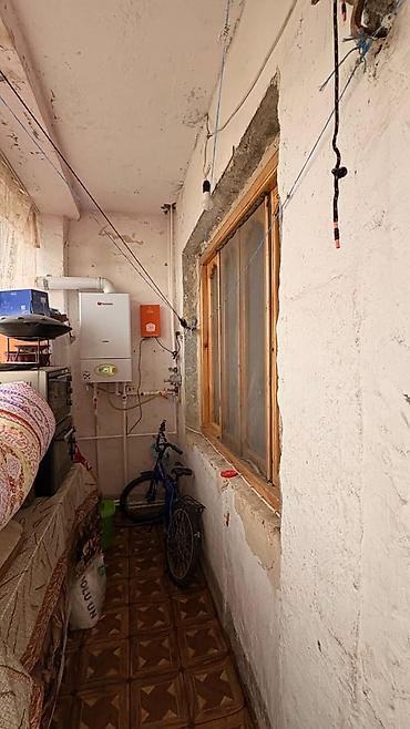col qapi: Ev normal vezıyyetdedir 4 otaqlıdır,kombi var,metbex mebel qiymete — 10