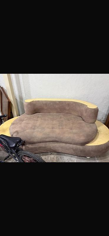 kuc divan: Modern dalğalı dizayna malik yumşaq divan - Forma: Ovallı/dalğalı — 1