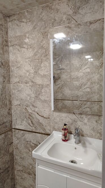 Binalar: Qaraçuxur qəsəbəsi.Neftcilər parkın yanı 2 otaqlı ev kira verilir.qaz — 12