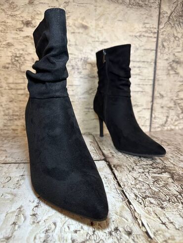 stikle na vezivanje: Ankle boots, Favorito, 39