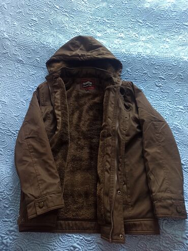 Куртки: Продаю б/у детские куртки одна куртка на подростка 13-15 лет размер
