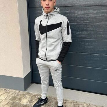 Trenerke: Veličine od S do 2XL
Cena 4400 din — 5