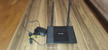 Masaüstü kompüterlər və iş stansiyaları: TP-Link Wi‑Fi router Xüsusiyyətlər: - İki ədəd xarici antena – daha lalafo.az -da Masaüstü kompüterlər və iş stansiyaları: TP-Link Wi‑Fi router Xüsusiyyətlər: - İki ədəd xarici antena – daha
