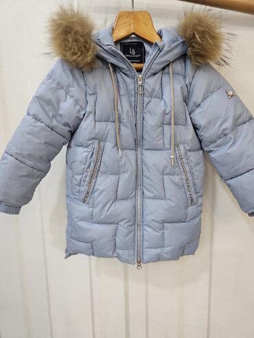 соска авент: Куртка зимняя на девочку 4-6 лет. Капюшон с натуральным мехом. Турция