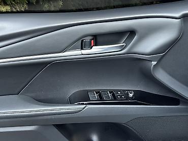 prius 2005: Toyota Camry: 2025 г., 2 л, Вариатор, Гибрид, Седан — 9