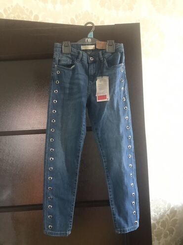 lalafo usaq kaleskalari: Zara kids. Yenidir. 10 yash. Ama 1 razmer malomerkadi. Beli rezini var