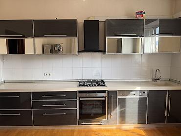 Продается Кухонный гарнитур в современном стиле. Без духовки и газа
