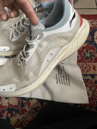 Кроссовки и спортивная обувь: Продается мужская обувь Макостны, кроссовки, ботасы, ботинки дешево at lalafo.kg — 5 Кроссовки и спортивная обувь: Продается мужская обувь Макостны, кроссовки, ботасы, ботинки дешево — 5