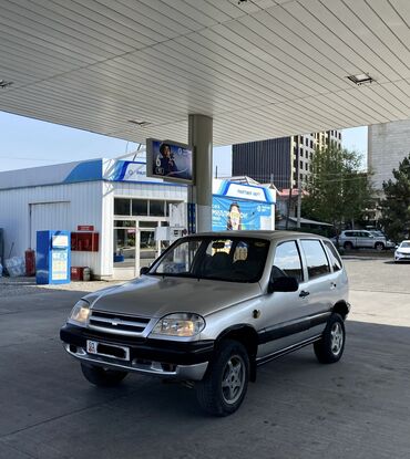 продаю газель: Chevrolet Niva: 2004 г., 1.7 л, Механика, Бензин, Внедорожник