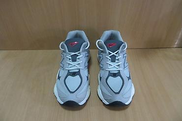 lil solid accessories: NEW BALANCE br 45 29cm bez mana greske mozda par puta obuvene, kao — 2