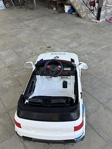 polis forması şekilleri: Uşaq üçün elektrikli polis maşını – JC-002 - Korpus: ağ rəngli SUV — 3