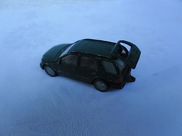 swing prevod: Siku Mercedes ML 320 oko 1/60 ocuvan — 3