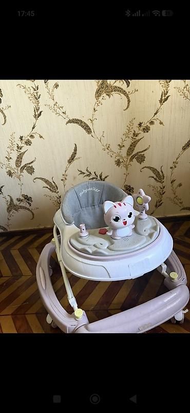 Uşaq gəzdiricisi (baby walker) - Rəng: açıq bənövşəyi/ağ tonlar -