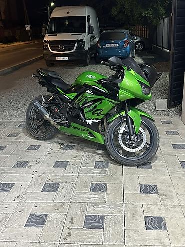мотоциклдер: Спортбайк Kawasaki, 300 куб. см, Бензин, Чоңдор үчүн, Колдонулган — 1