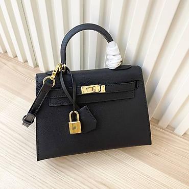 Torbe: Elegantna crna ručna torba od zrnaste kože, klasičnog trapezastog — 8