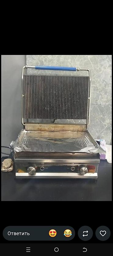 Peşəkar kontakt qril / press-toaster aparatıdır. Restoran, kafe
