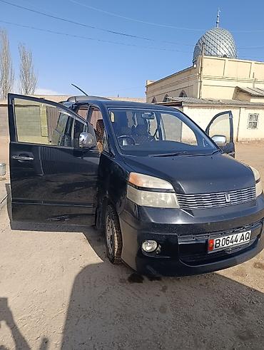 5: Toyota Voxy: 2004 г., 2 л, Автомат, Бензин, Минивэн — 5