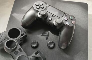 PS4 (Sony PlayStation 4): Продам PlayStation 4 (500 ГБ), практически не пользовался. В комплекте