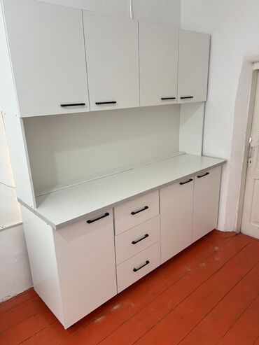 Кухонные гарнитуры: Кухонный гарнитур модульный, белый, с тёмной столешницей. Состав и — 8