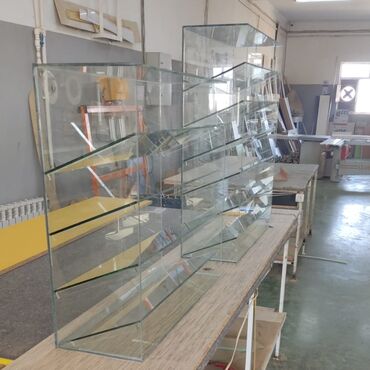 Mebellərin yığılması: Konfet və çərəz üçün vitrinlər sifarişlə hazırlanır — 13