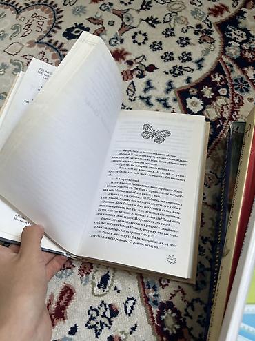 Книги и журналы: Кыргызский 170 сом, Гоблин-280 сом, Школьный справочник 350 сом — 3