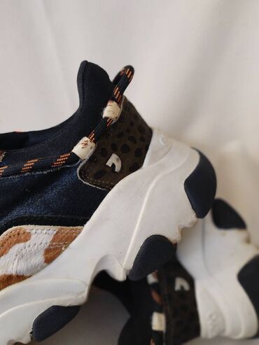 Women's Sneakers and athletic shoes: 38 — 8