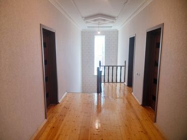 Həyət evləri və villaların satışı: 300 kv ev ikidasli tikili. Qaz su isiq daimi. Avtobus dayanacaginin — 16