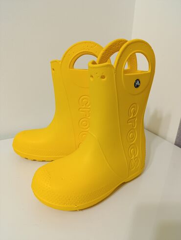 Women's Sneakers and athletic shoes: Осенне-весенние сапоги(кроксы)но вполне целые и не пропускают внутрь — 2