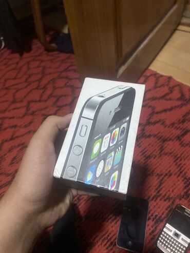 Apple iPhone: IPhone 4S — 7