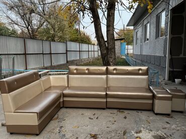 продаю связи с переездом: Кухонный уголок с обеденным столом и пуфиками на 12 человек Состав