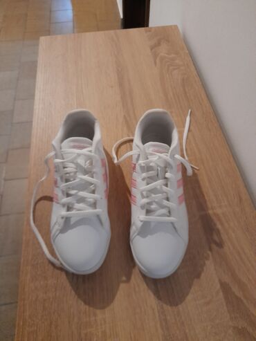 Women's Sneakers and athletic shoes: Adidas ženske patike – bele sa roze prugama - Model niskog profila sa — 9