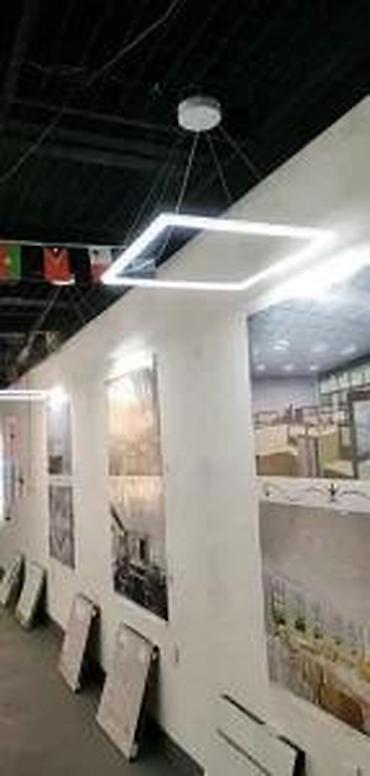 Rasveta: LED Paneli. Sa plavim svetlom ring paneli i centralno svetlo 6500K — 15