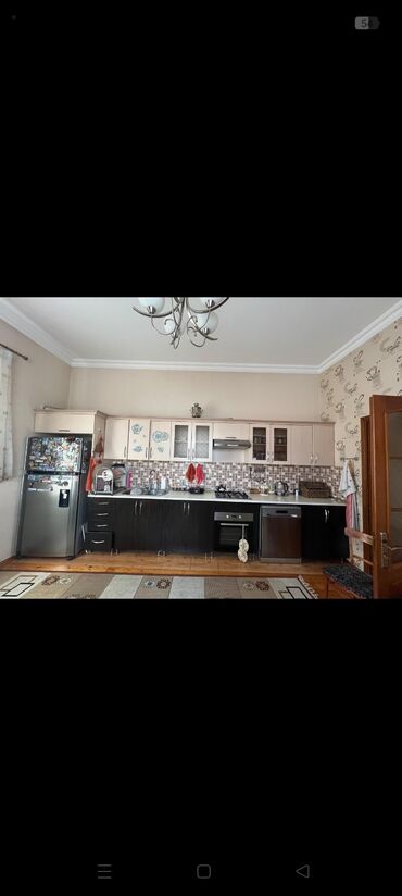 Beşiklər: Satilir metbex 500 azn.Olcusu 5 m.Uzerinde qaz+aspirator +moyka