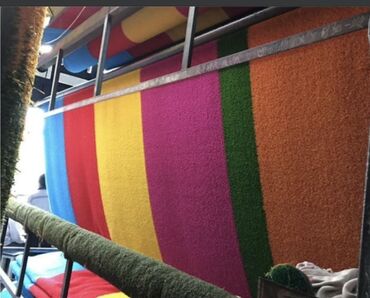 Süni güllər: Müxtəlif rənglərdə təqdim olunan bu süni ot xalçası, yaşayış — 3