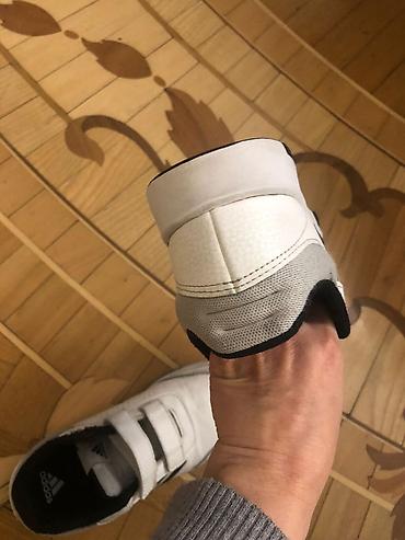 Uşaq dünyası: Original! Adidas uşaq idman ayaqqabısı - Rəng: ağ, qara detallarla - — 4