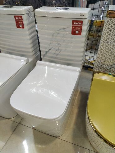Ağ rəngli, keramika materialdan hazırlanmış, müasir dizaynlı tualet