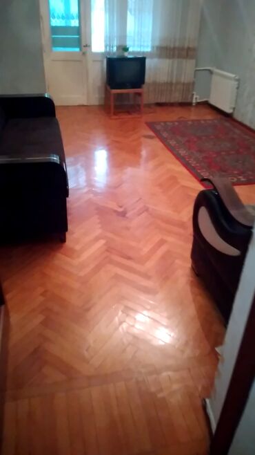 Uzunmüddətli kirayə mənzillər: Uzun müddətli kirayə verilir 2 otaqlı mənzil – geniş zal, yataq otağı — 9