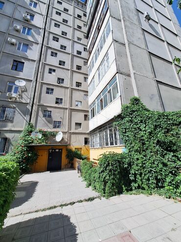 продаю дом мкр учкун: 3 комнаты, 110 м², Индивидуалка, 6 этаж, Старый ремонт