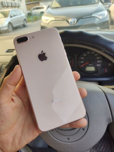 Apple iPhone: IPhone 8 Plus, Б/у, 64 ГБ, Золотой, Чехол, 75 %