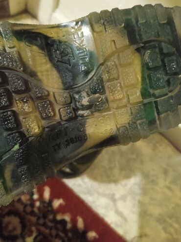 Ботинки: ЛИСТАЙ!!!Продам игрушки и сапожки детские б/у Доска для рисования б/у at lalafo.kg — 6 Ботинки: ЛИСТАЙ!!!Продам игрушки и сапожки детские б/у Доска для рисования б/у — 6