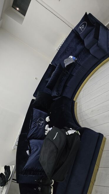 диван угловой кожаный: Угловой диван, C подушками